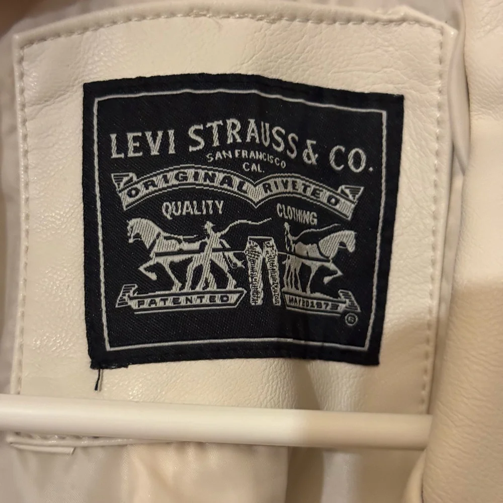 Levi's Women's Cream Off White Faux Leather Jacket - Picture 3 of 7